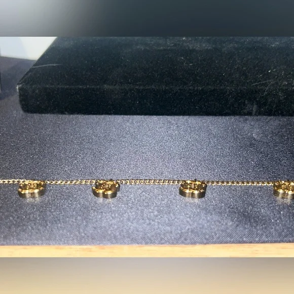 /traded/Chanel Matelasse CC Charm Bracelet in Gold Tone - Picture 12 of 16